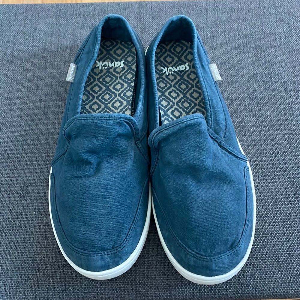 NEW without box - Sanuk canvas flat size 6.5 navy blue